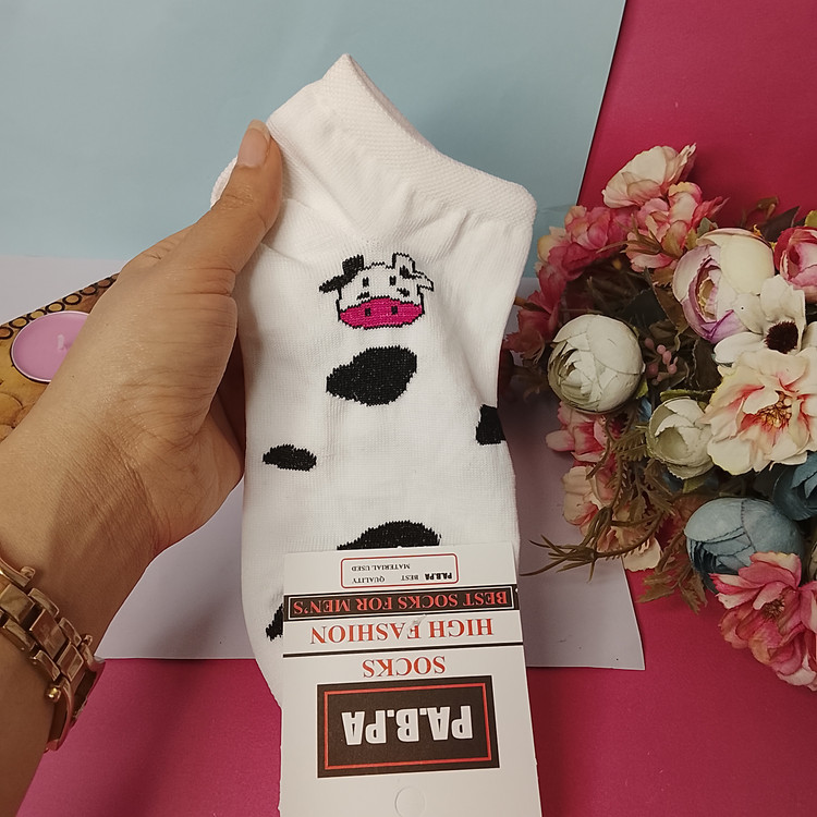 جوراب مچی زنانه و دخترانه طرح گاوی خال خالی مناسب برای استفاده روزانه و ورزش و کار