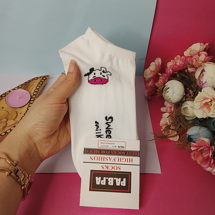 جوراب مچی زنانه و دخترانه گاوی سفید sweet milk مناسب برای استفاده روزانه