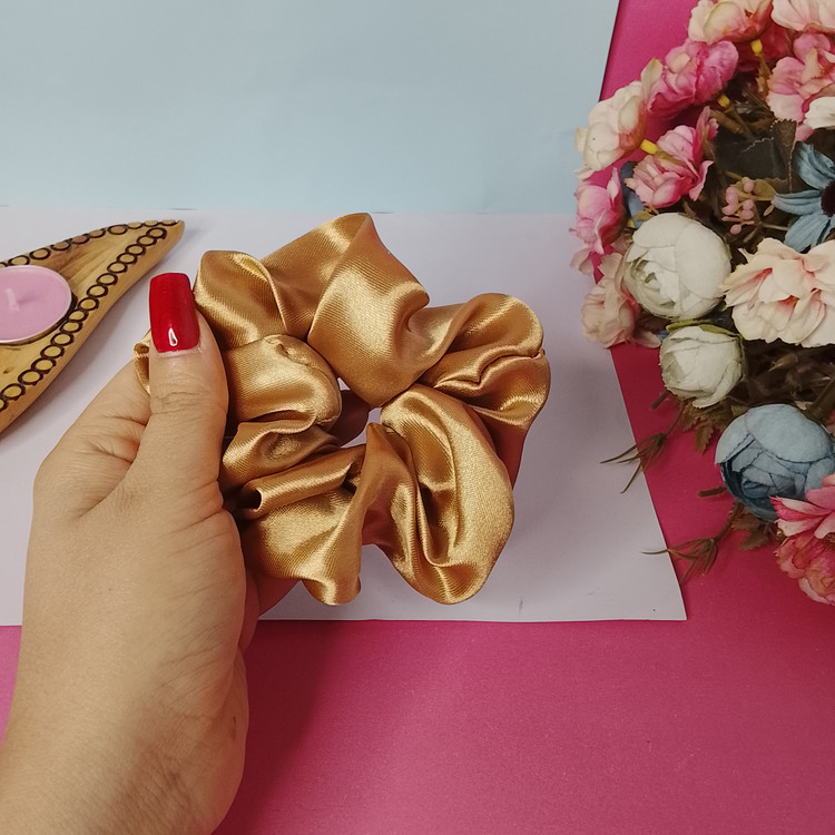 کش موی اسکرانچی martastore جنس ساتن لطیف برای جلوگیری و کنترل موخوره قابل سفارش عمده برای گیفت و پذیرایی در مراسمات ومهمانی