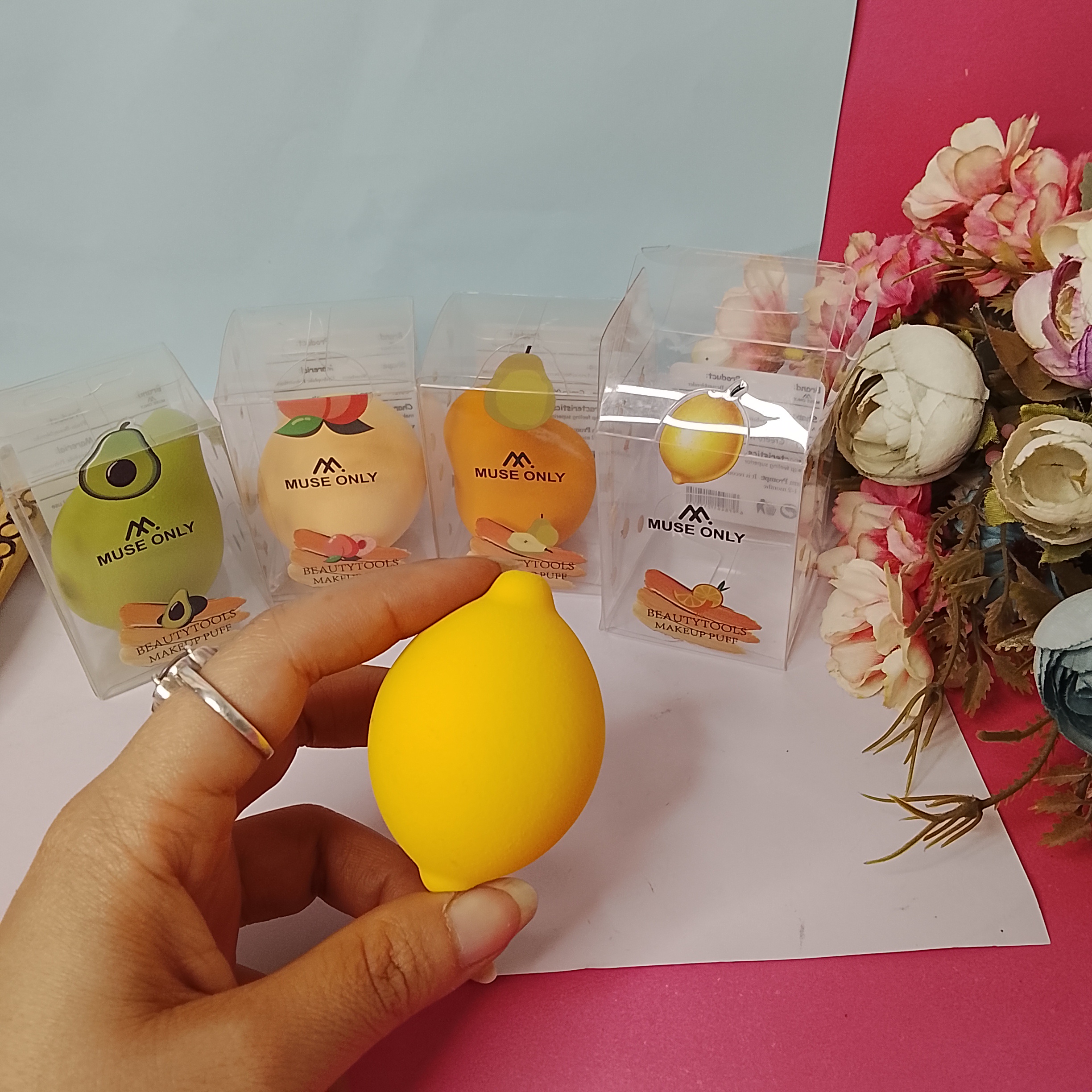بیوتی بلندر میوه ای فانتزی برای فید کردن کرم پودر و دکور میز ارایش