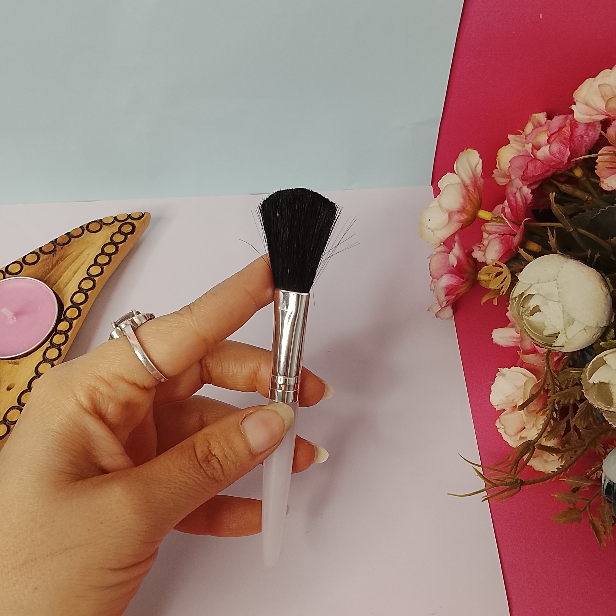 براش دسته صدفی موی مشکی برای رژگونه و کرم پودر و پودر فیکس